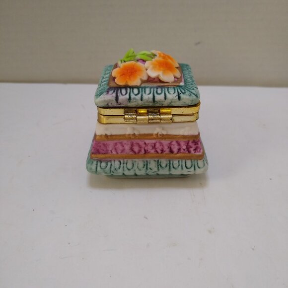 Ceramic Porcelain Trinket Jewelry Box Flower Square Dome Lidded Gold paint aroun - Picture 2 of 8